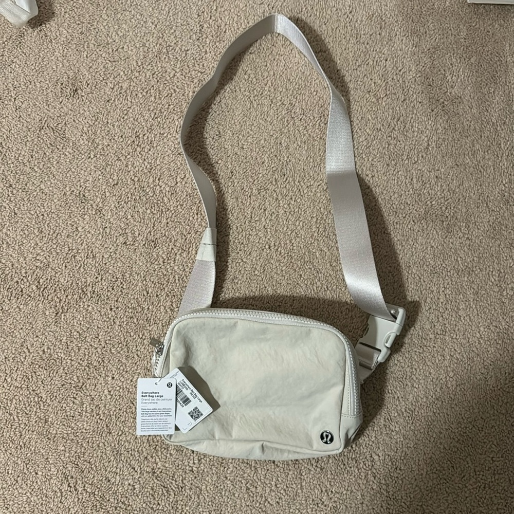 COPY - BEIGE LARGE LULU LEMON FANNY PACK NEVER USED W TAGS